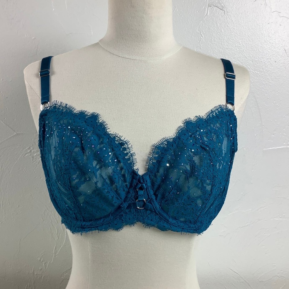 Victoria’s Secret Vety Sexy Unlined Demi Crystals Shear Lace Bra SZ 38C NWOT